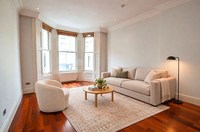 2 Bedroom Flat To Rent In Campden Hill Gardens, London, W8