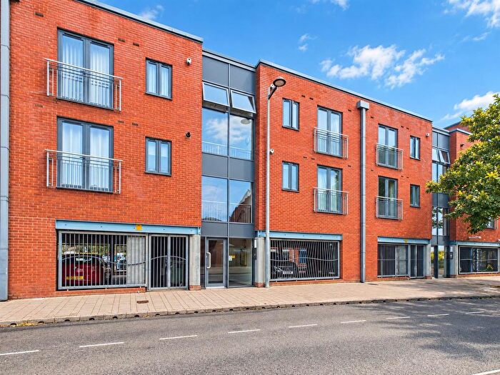 2 Bedroom Flat For Sale In Diglis Dock Road, Worcester, WR5