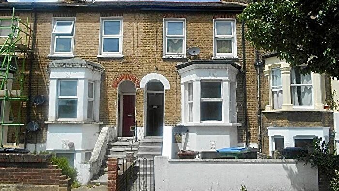 3 Bedroom Flat For Sale In North Birkbeck Road, Leytonstone, E11