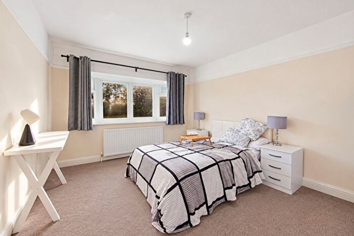 6 Bedroom Semi-Detached House To Rent In Uneeda Drive, Greenford, UB6