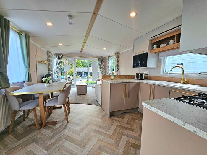 3 Bedroom Park Home For Sale In Brynteg Country Amp; Leisure Retreat, Llanrug Caernarfon, LL55