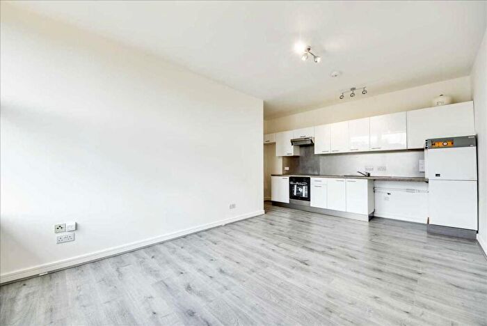 3 Bedroom Apartment For Sale In Avon House, Tithe Barn Road, Wellingborough, NN8