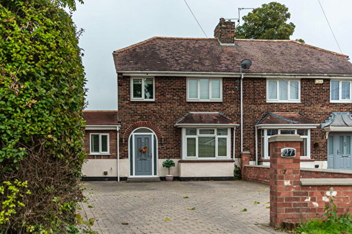 4 Bedroom Semi-Detached House For Sale In Brigsley Road, Waltham, Grimsby, DN37
