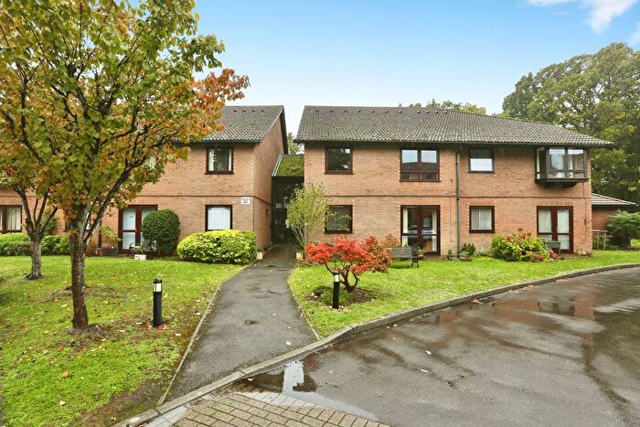 1 Bedroom Flat For Sale In Old Common Gardens, Locks Heath, Southampton, Hampshire, SO31