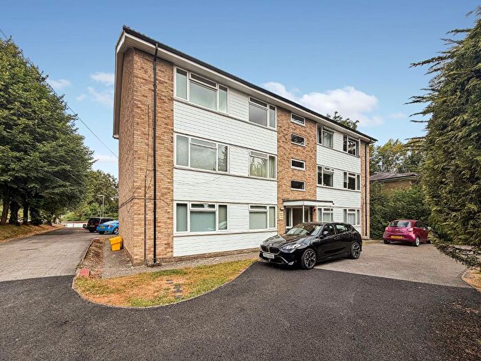 2 Bedroom Flat For Sale In Tupwood Lane, Caterham, Surrey, CR3