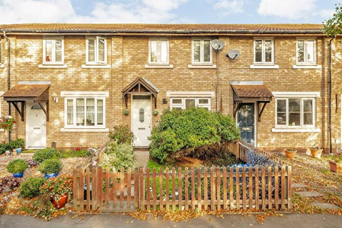 2 Bedroom Property For Sale In Sonning Gardens, Hampton, TW12