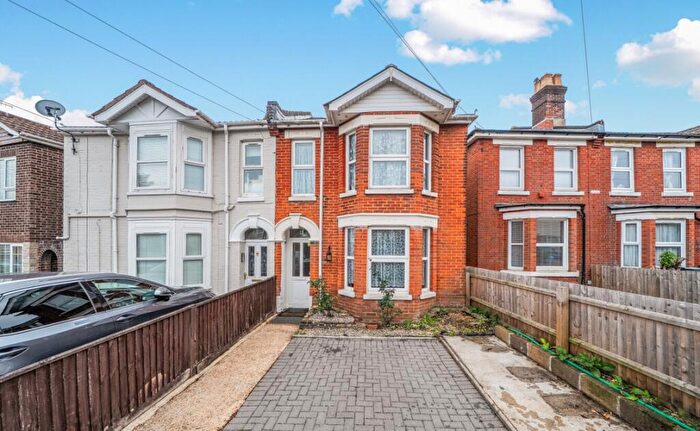 3 Bedroom Semi-Detached House For Sale In Richmond Road, Freemantle, Southampton, Hampshire, SO15