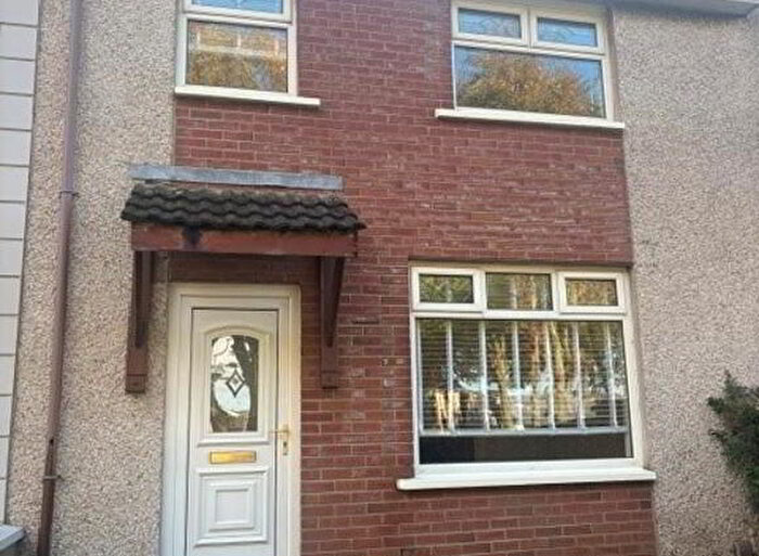 3 Bedroom Mid Terraced House To Rent In Carnhill, Derry, BT48
