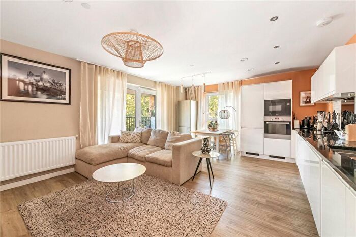3 Bedroom Apartment For Sale In Bowen Drive, London, SE7