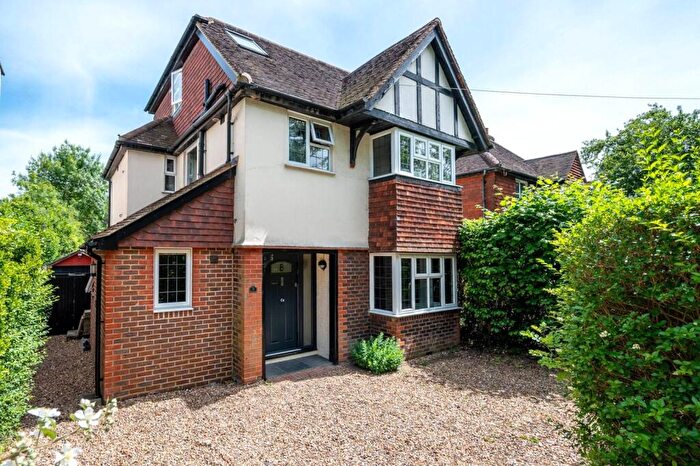 4 Bedroom Detached House For Sale In Ash Grove, Guildford, Surrey, GU2