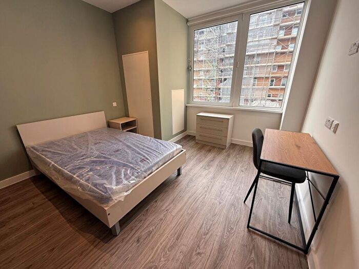Apartment To Rent In Briton Street, Central, SO14