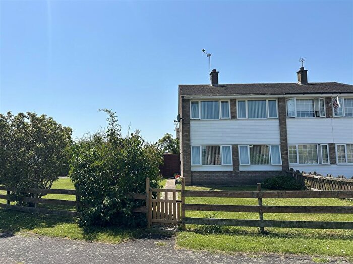 4 Bedroom Semi-Detached House For Sale In High View, Deanshanger, Milton Keynes, MK19