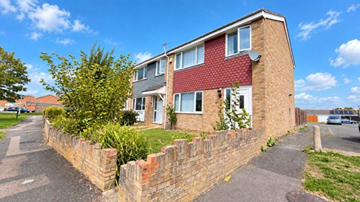 3 Bedroom End Of Terrace House To Rent In Kenilworth Walk, Bedford, MK41