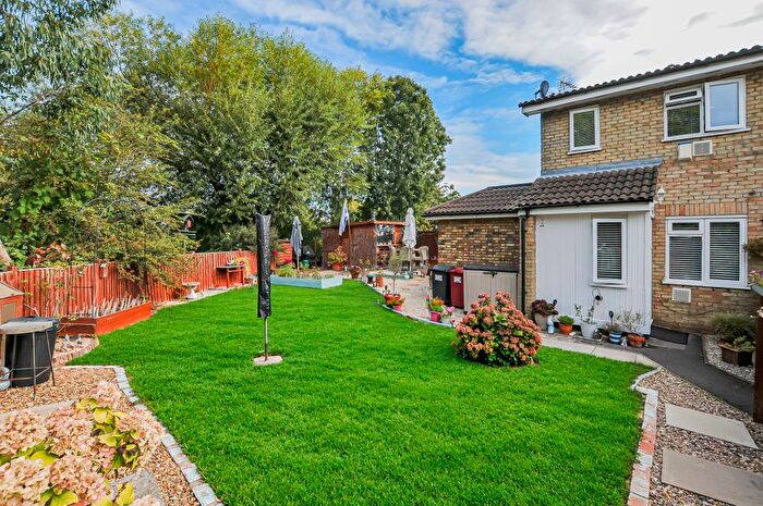 1 Bedroom Semi-Detached House For Sale In The Hawthorns, Colnbrook, Slough, SL3