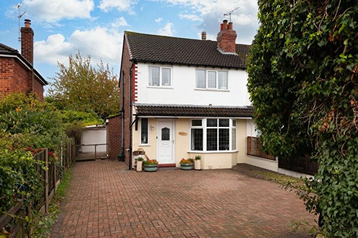 3 Bedroom Semi-Detached House For Sale In Rutters Lane, Hazel Grove, Stockport, SK7