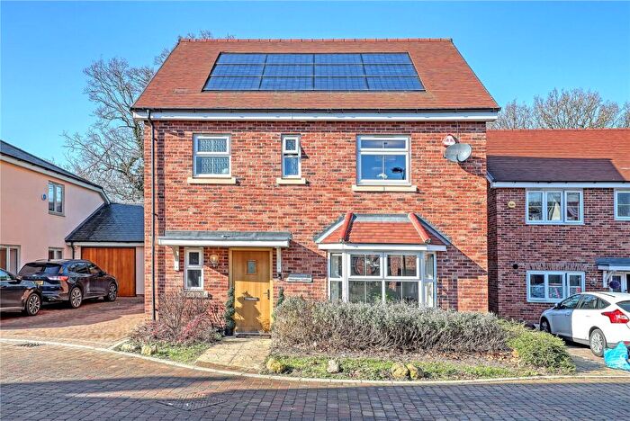 3 Bedroom Detached House For Sale In Watlington Gardens, Brentwood, Essex, CM13