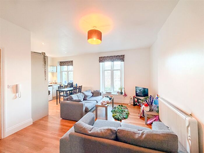2 Bedroom Flat To Rent In Flat, Western Banksheffield, S10