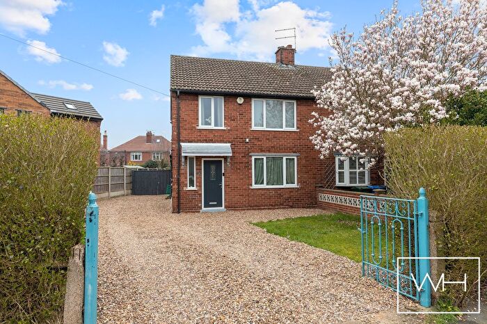 3 Bedroom Semi-Detached House For Sale In Rowena Drive, Scawsby, Doncaster, DN5