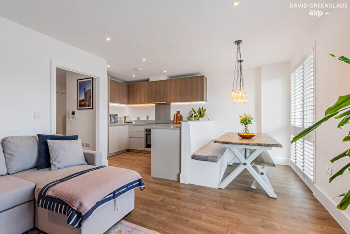 1 Bedroom Apartment For Sale In Vallans Court, Bow River Village, E3