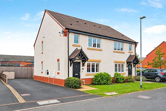 3 Bedroom Semi-Detached House For Sale In Poplar Road, Streethay, WS13