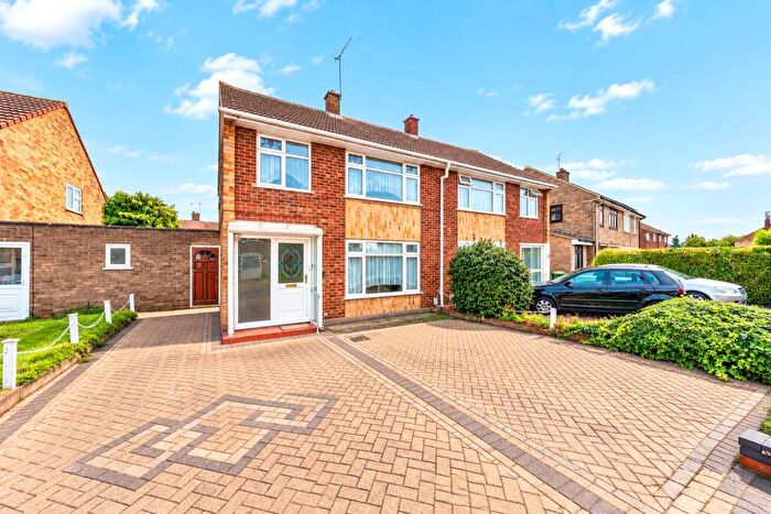 3 Bedroom Semi-Detached House For Sale In Stevenson Close, Erith, DA8