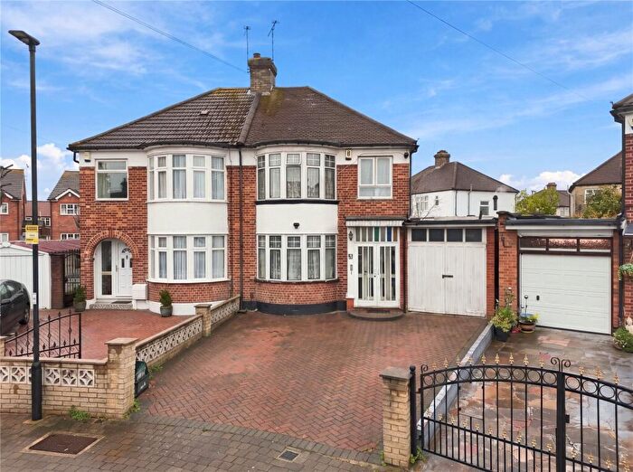 3 Bedroom Semi-Detached House For Sale In Southfield Road, Enfield, EN3