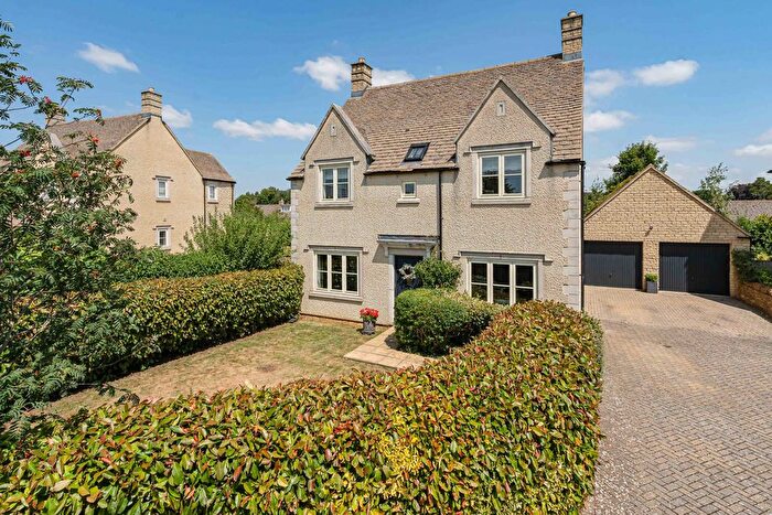 4 Bedroom Detached House For Sale In Tomlinson Close, Fairford, Gloucestershire, GL7