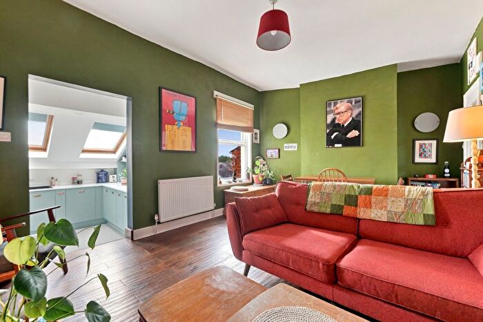 1 Bedroom Flat For Sale In Watcombe Circus, Nottingham, Nottinghamshire, NG5