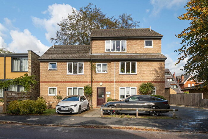 2 Bedroom Apartment For Sale In Hamilton Road, Cambridge, CB4