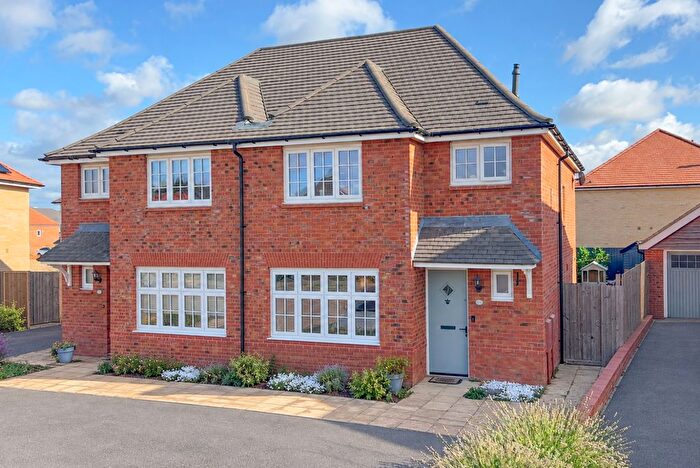 3 Bedroom Semi-Detached House For Sale In Mason Rise, Leighton Buzzard, LU7