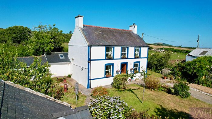 Detached House For Sale In Henllys Uchaf (House), Llanbedrog, LL53
