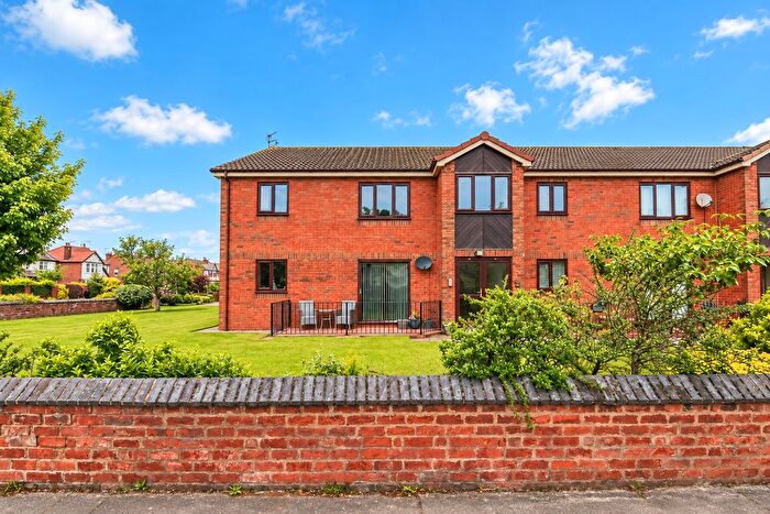 2 Bedroom Flat For Sale In Larkfield Court, Southport, Merseyside, PR9