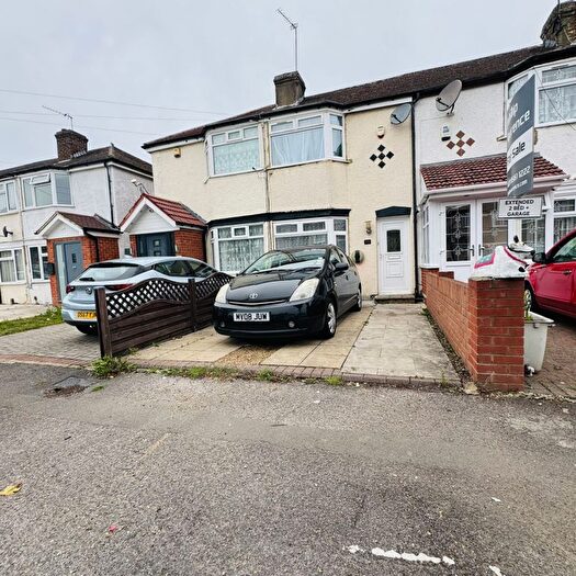 2 Bedroom Terraced House For Sale In Fairholme Crescent, Hayes, UB4
