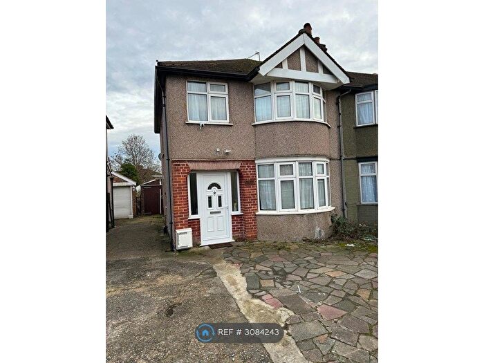 4 Bedroom Semi-Detached House To Rent In Eastcote Lane, Harrow, HA2