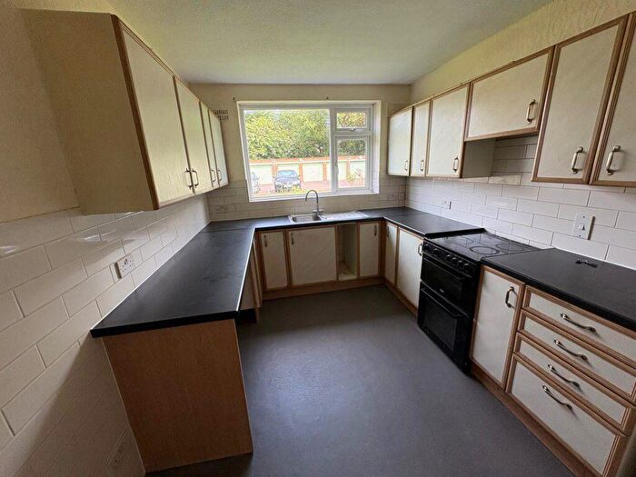 2 Bedroom Flat To Rent In Knighton Drive, Stoneygate, Leicester, LE2