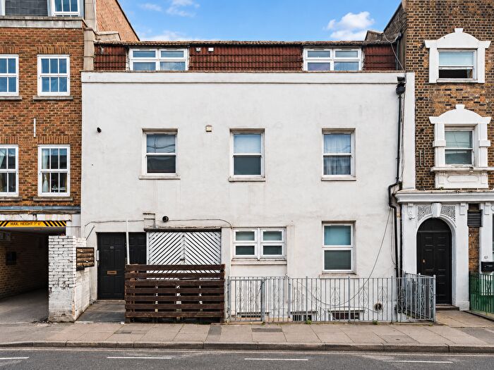 2 Bedroom Flat To Rent In Brooksby's Walk, London, E9