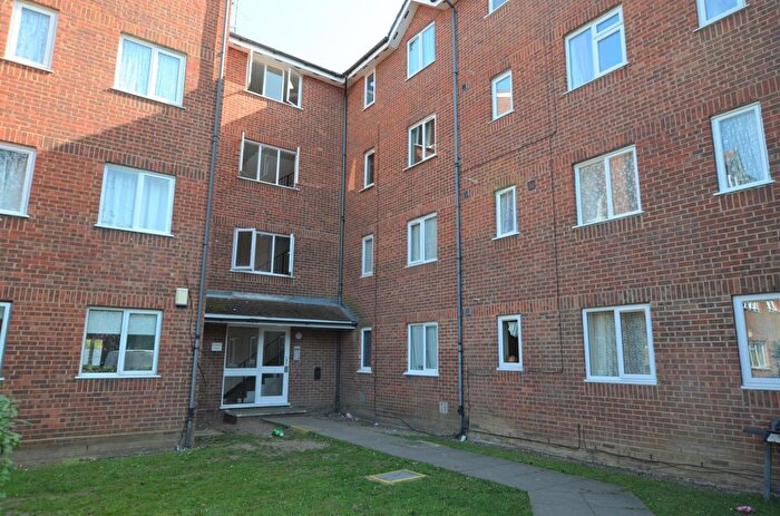 2 Bedroom Flat To Rent In Wren Close, Edmonton, N9