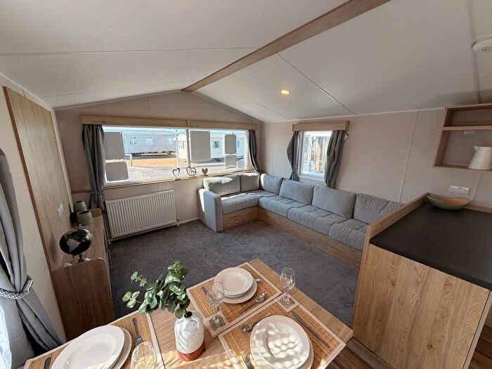 2 Bedroom Mobile/park Home For Sale In Harts Holiday Park, Leysdown Rd Leysdown-On-Sea, ME12