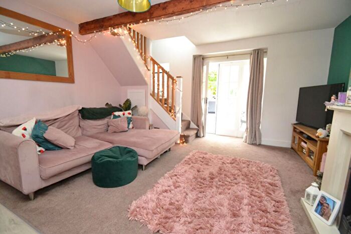 2 Bedroom Cottage For Sale In Burnwells, Thackley, BD10