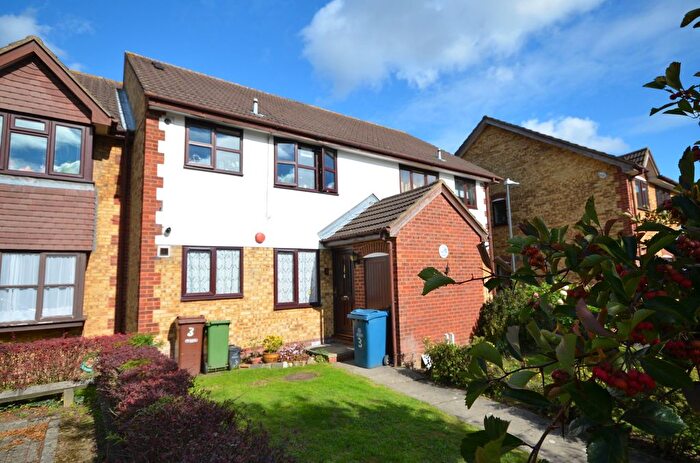 1 Bedroom Maisonette To Rent In Lime Close, Harrow Weald, HA3