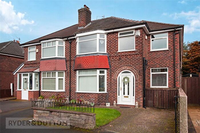 4 Bedroom Semi-Detached House For Sale In Thorley Close, Chadderton, Oldham, Greater Manchester, OL9