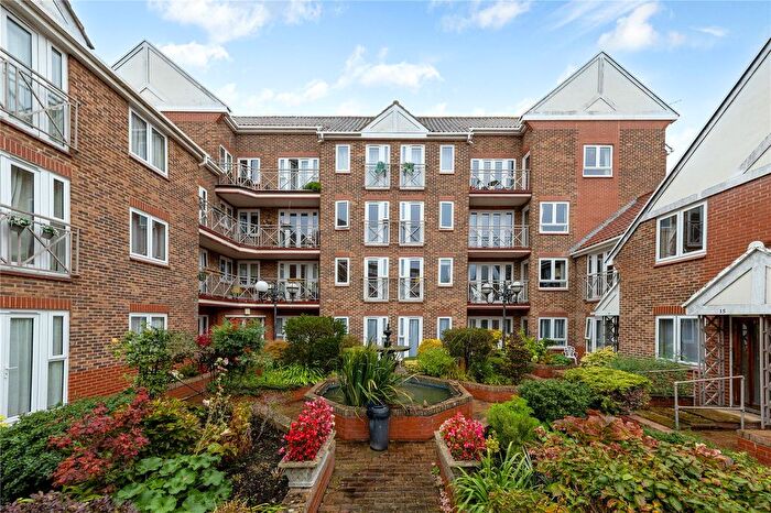 2 Bedroom Flat For Sale In Sheen Road, Richmond, TW9