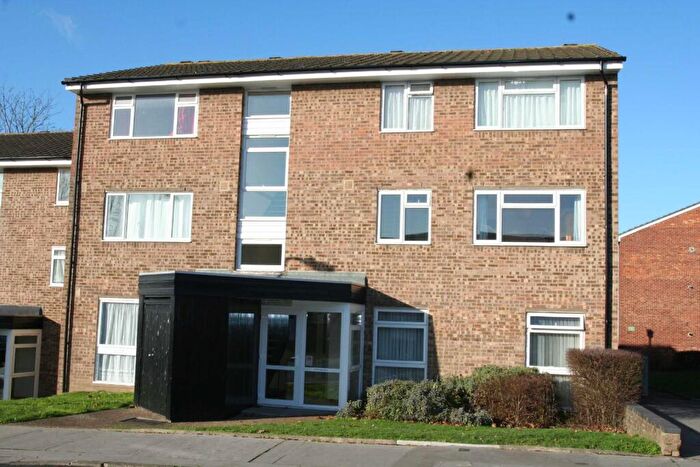 2 Bedroom Apartment For Sale In Dyke Drive, Orpington, Kent, BR5
