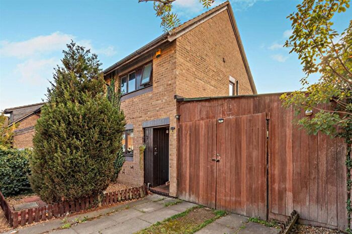 2 Bedroom Semi-Detached House For Sale In Banff Close, Cambridge, CB4
