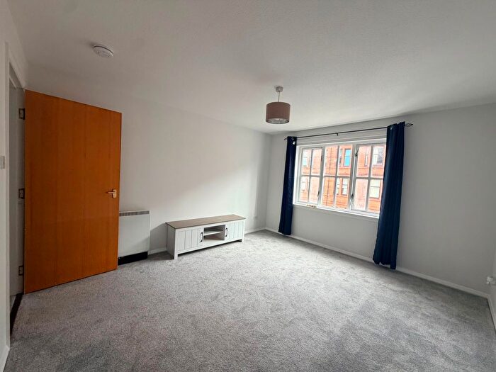 2 Bedroom Flat To Rent In Greenlaw Road, Glasgow, G14