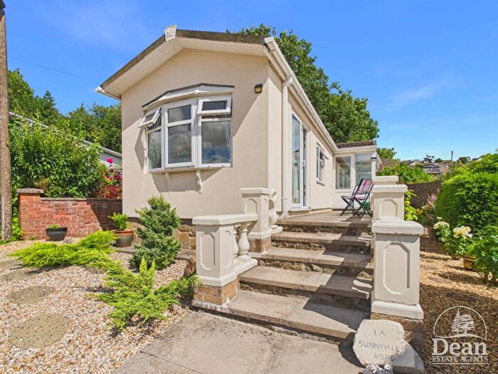2 Bedroom Park Home For Sale In Sunnyhill Road, Cinderford, GL14