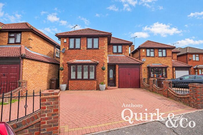 4 Bedroom Detached House For Sale In Jarvis Road, Canvey Island, SS8