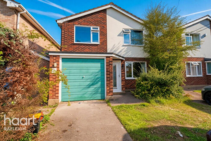 2 Bedroom Flat For Sale In York Road, Rayleigh, SS6