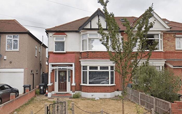 4 Bedroom Semi-Detached House To Rent In Wanstead Lane, Cranbrook, Ilford, IG1