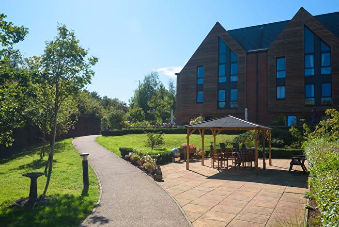 1 Bedroom Flat For Sale In Chamberlain Manor, Simone Weil Avenue, Ashford, TN24